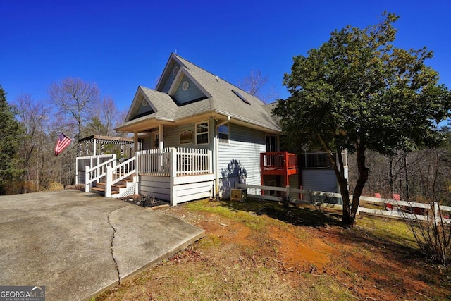 view of front facade featuring a porch