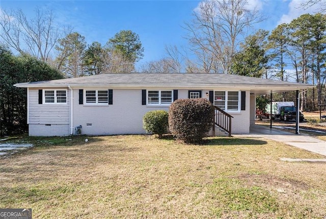 ranch-style house featuring a front lawn and a carport