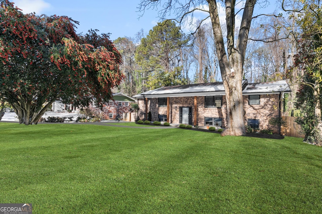 view of front of property with a front yard