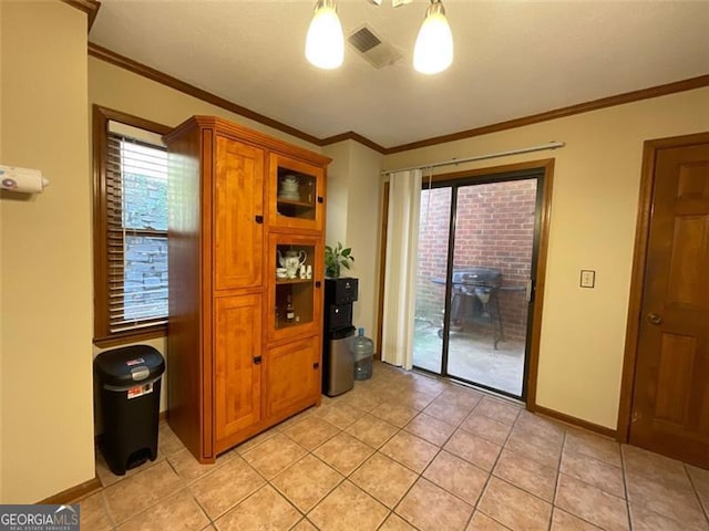 dining area featuring ceiling fan, light tile patterned floors, and ornamental molding