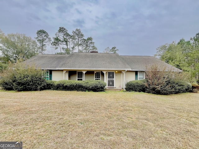 ranch-style house featuring a front lawn