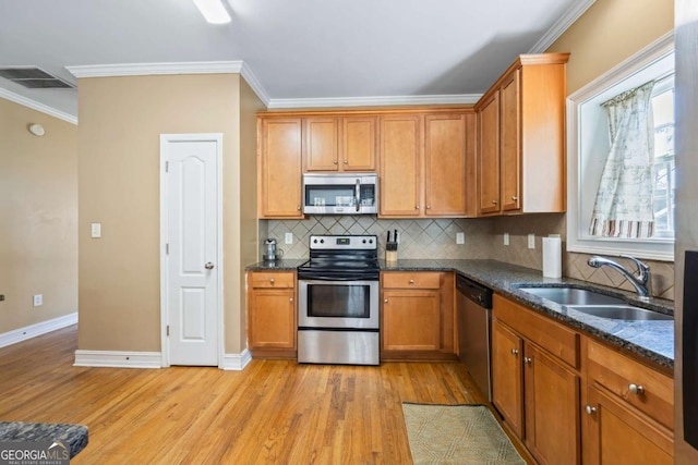 kitchen with sink, stainless steel appliances, backsplash, light wood-type flooring, and ornamental molding