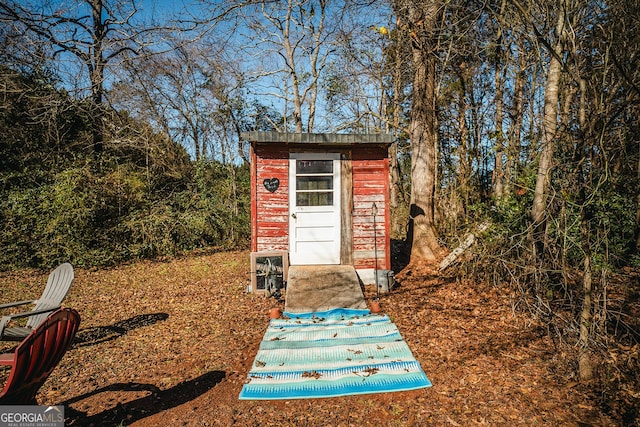 view of outbuilding