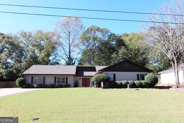 ranch-style home featuring a front yard