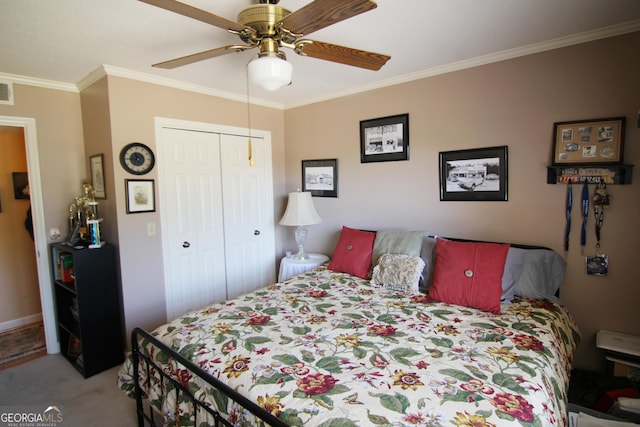 bedroom featuring carpet flooring, a closet, ceiling fan, and ornamental molding