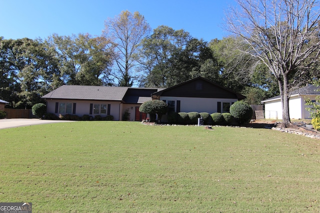 ranch-style home featuring a front yard