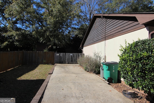 view of yard with a patio