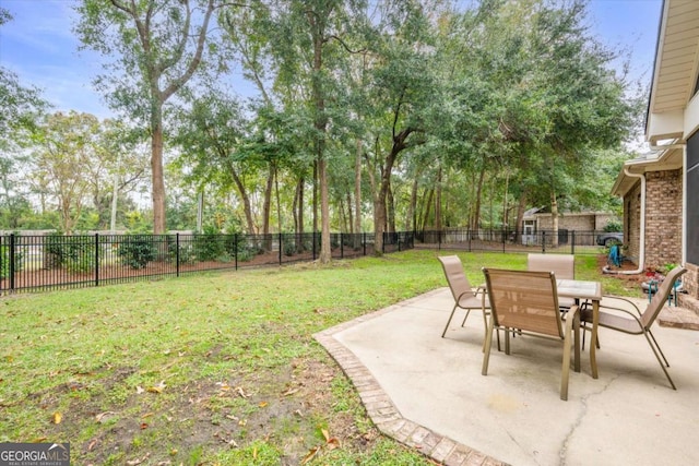 view of yard featuring a patio