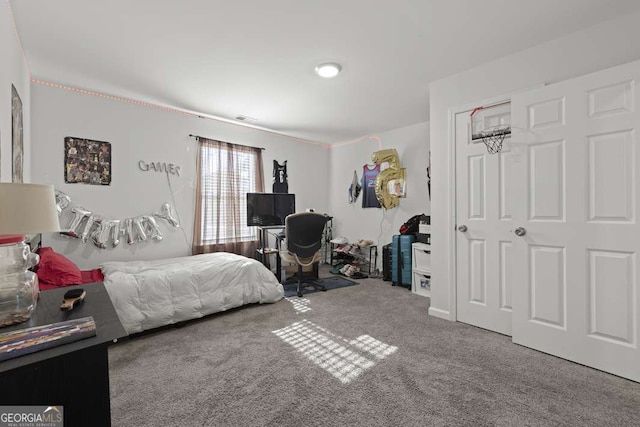 view of carpeted bedroom