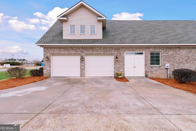 view of front facade featuring a garage