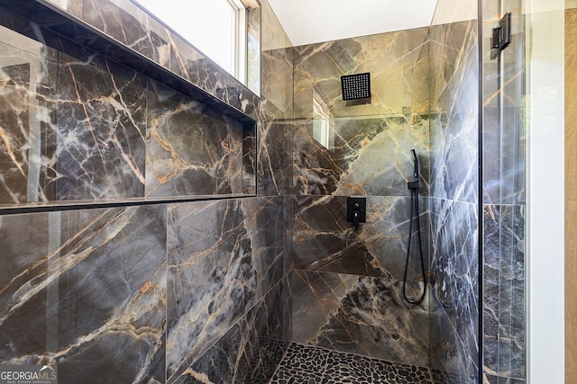 bathroom featuring tiled shower