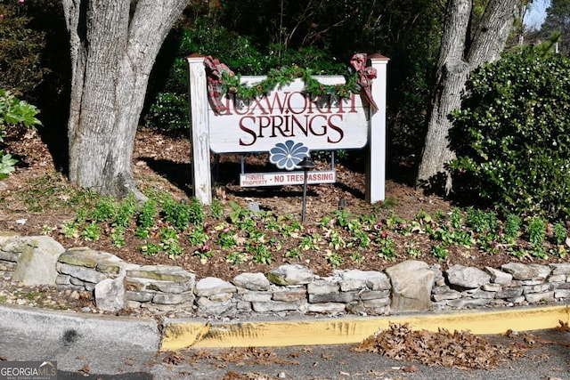 view of community / neighborhood sign