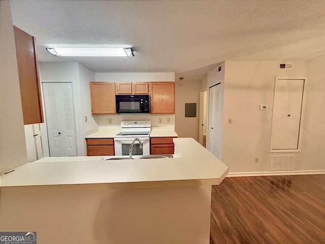 kitchen featuring sink, a textured ceiling, dark hardwood / wood-style floors, kitchen peninsula, and electric stove