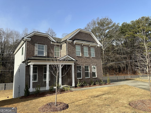 view of front of home featuring a front lawn