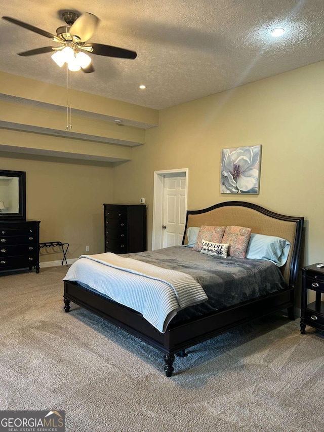 bedroom featuring a textured ceiling, carpet floors, and ceiling fan