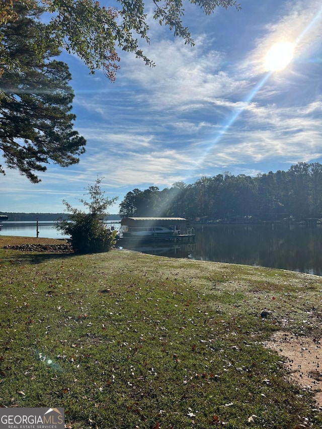 view of yard featuring a water view