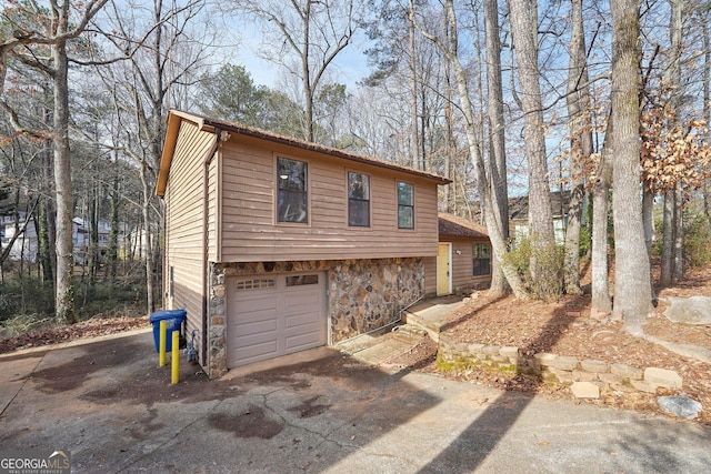 view of front of house featuring a garage