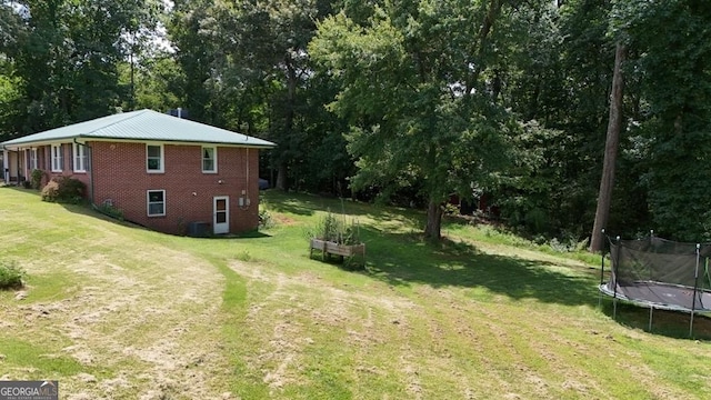 view of yard featuring a trampoline