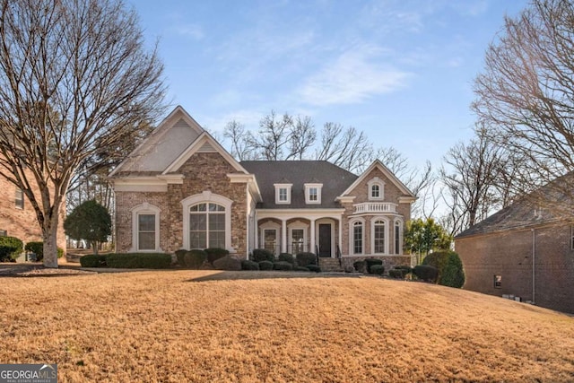 view of front of house with a front lawn