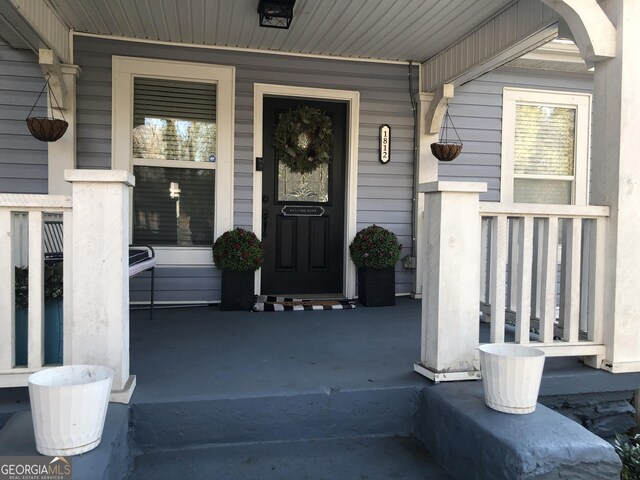 entrance to property featuring a porch