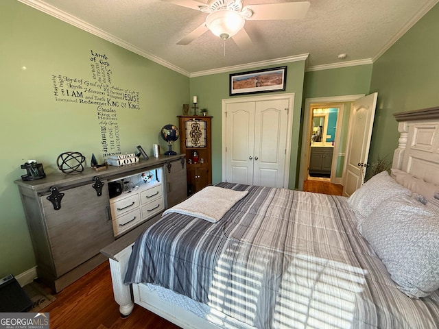 bedroom with ceiling fan, dark wood-type flooring, crown molding, and a textured ceiling