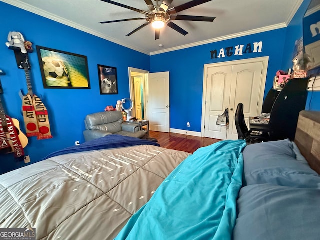 bedroom featuring wood-type flooring, a closet, ceiling fan, and ornamental molding