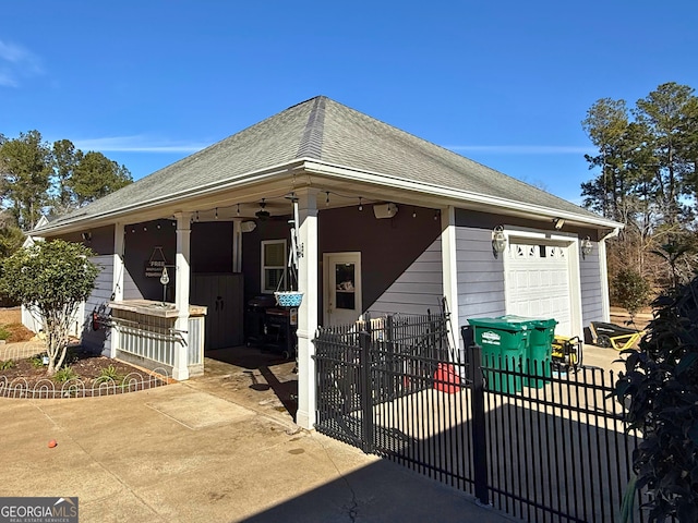 view of front of property featuring ceiling fan and a garage