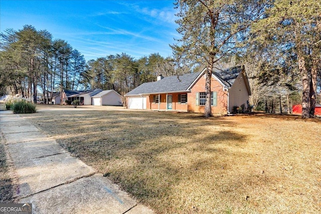 view of front of property featuring a front lawn and a garage