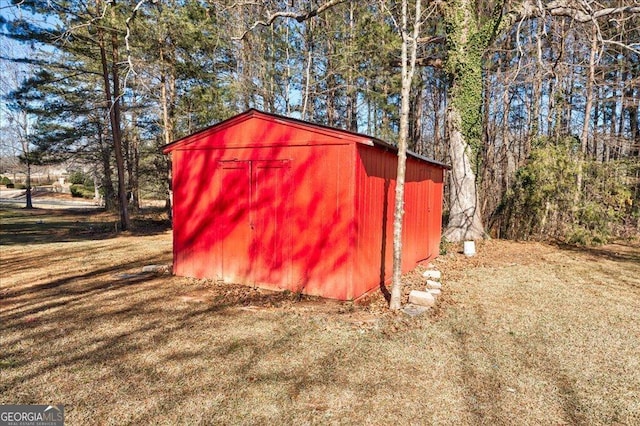 view of outdoor structure featuring a yard