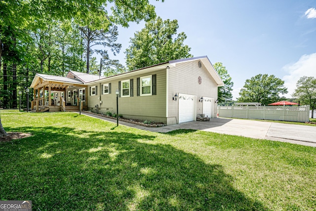 view of front facade featuring a porch, a front yard, and a garage