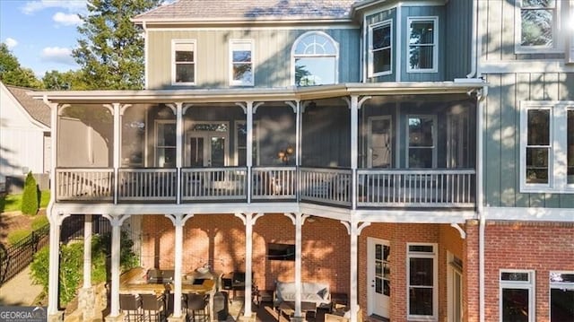 view of front of property featuring a sunroom