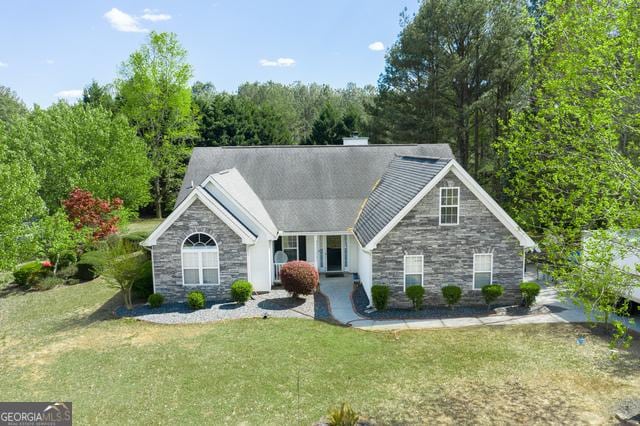 view of front of home with a front yard