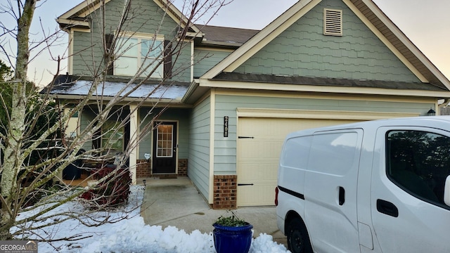 view of front of property featuring a garage