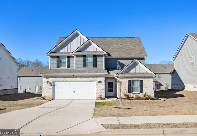 craftsman house featuring a garage