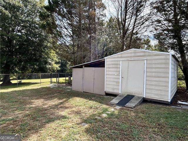 view of outdoor structure with a yard