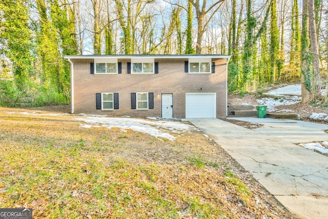 view of front of property featuring a garage