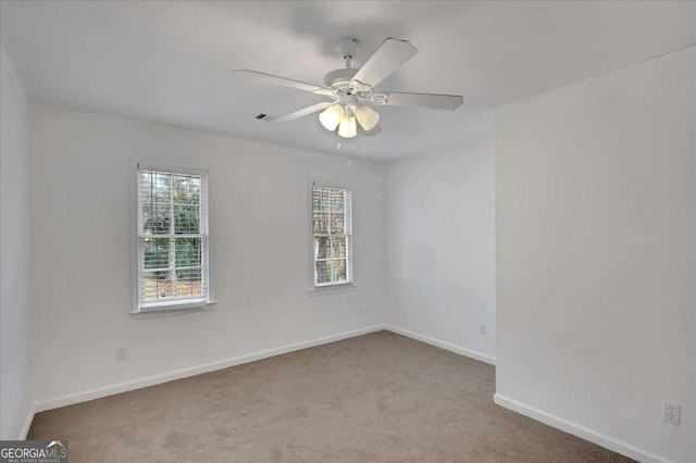 carpeted empty room featuring ceiling fan