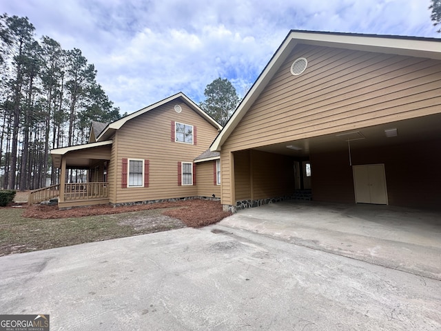 view of front facade with a porch and a carport