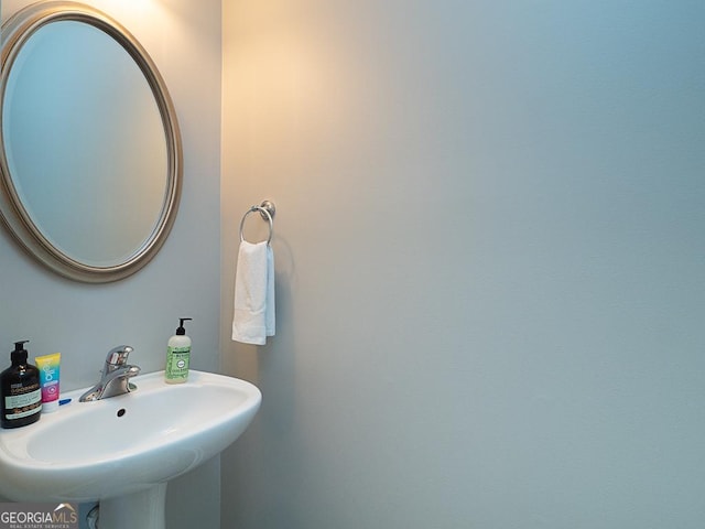 bathroom featuring sink