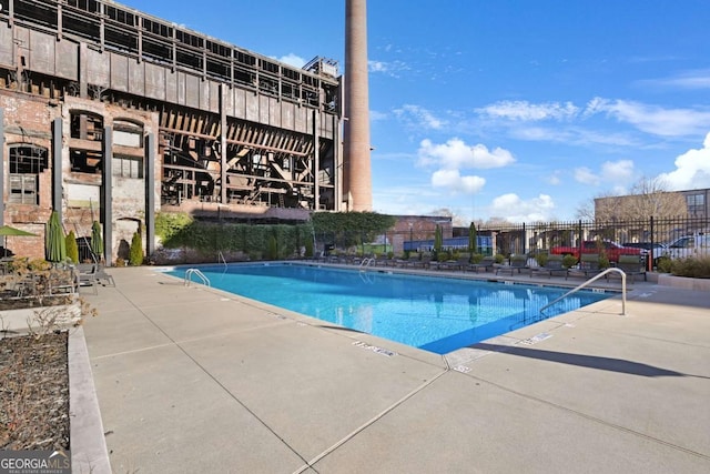 view of swimming pool