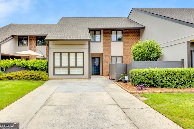 view of front of house with a front yard