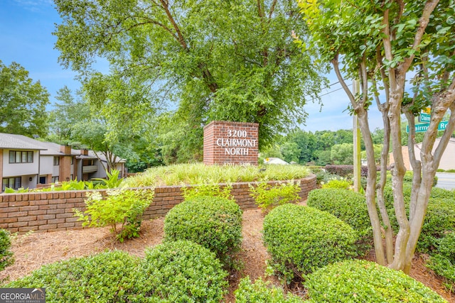 view of community / neighborhood sign