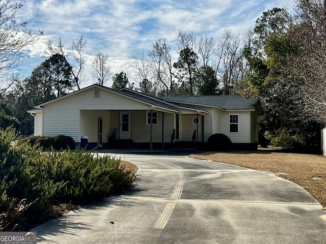 single story home with a carport