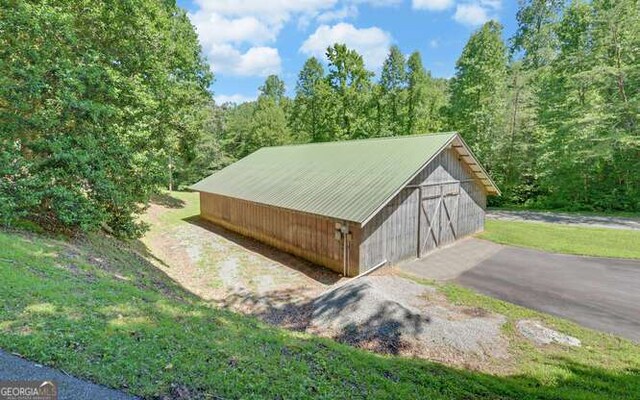 view of outbuilding