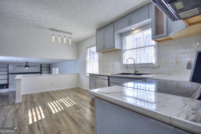 kitchen with dishwasher, tasteful backsplash, gray cabinetry, ceiling fan, and sink