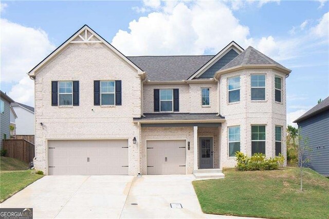 view of front of home featuring a front lawn and a garage