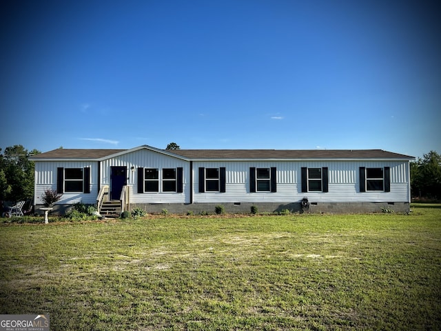 manufactured / mobile home with a front lawn