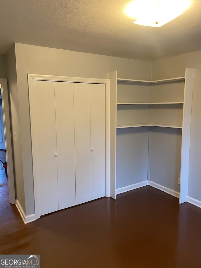 unfurnished bedroom featuring a closet