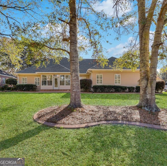 single story home with a front lawn