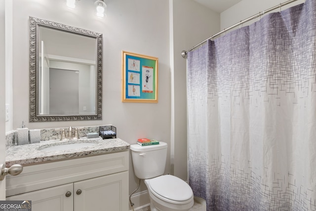 bathroom featuring a shower with shower curtain, vanity, and toilet